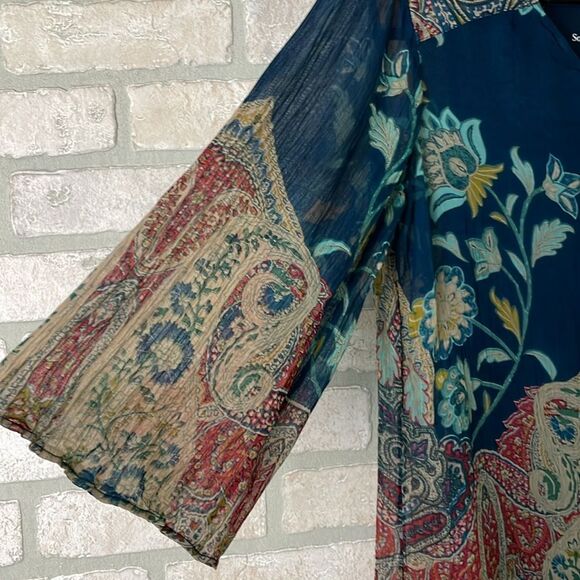 Soft Sureounding Blouse size Sm - Picture 4 of 9